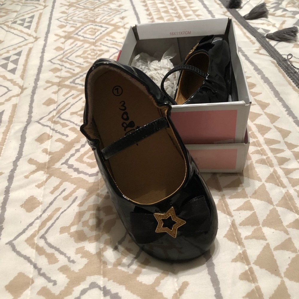 Little girls shoes size 7 Brand Modit
